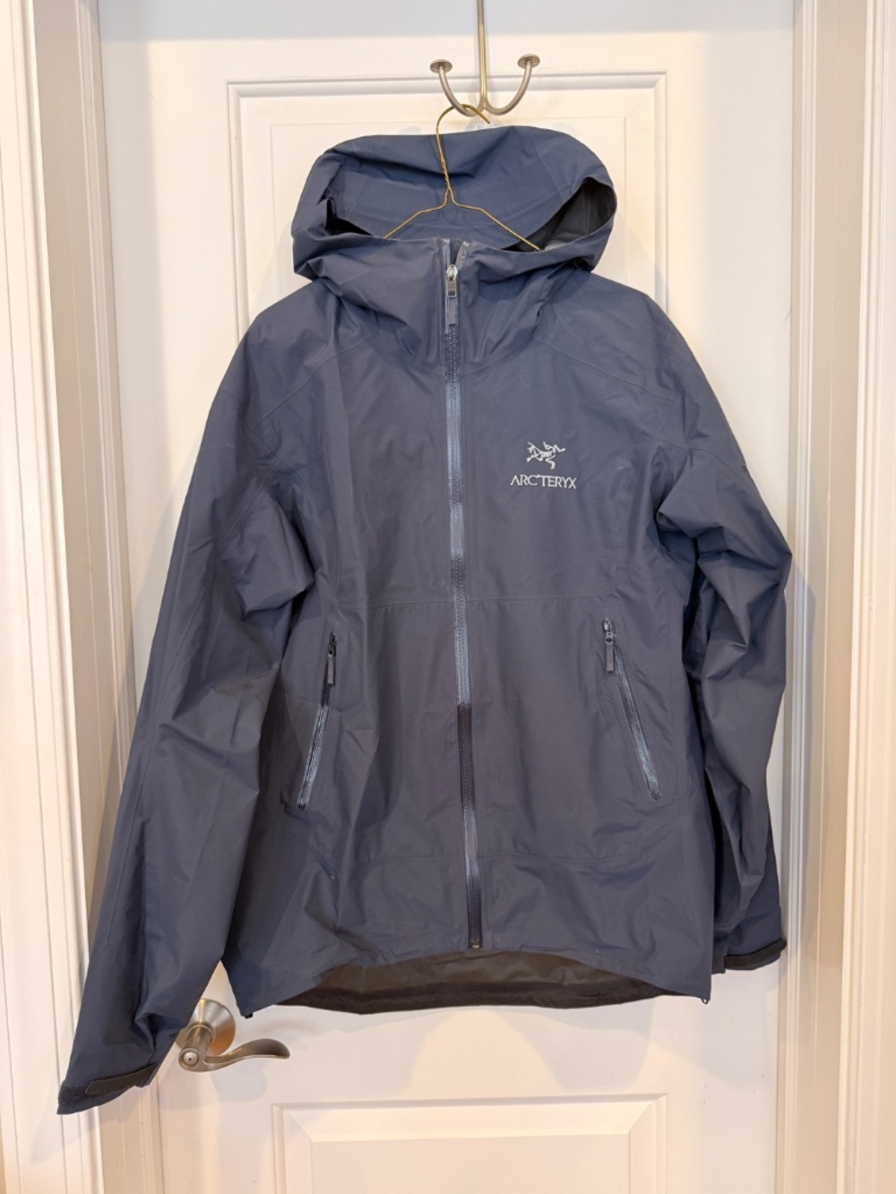 Arcteryx Jacket (Rain coat - waterproof) Men's Medium, Navy - Picture 2 of 6